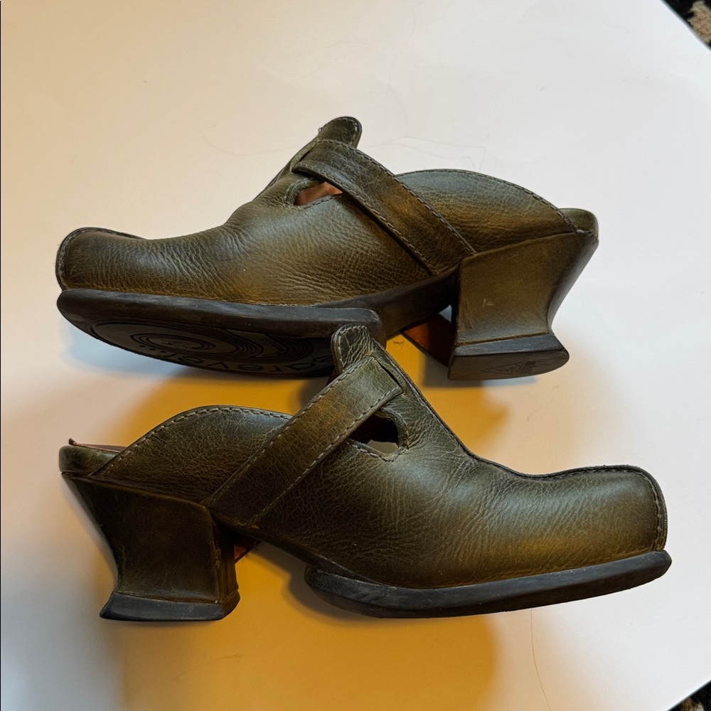 John Fluevog dark green Leather Buckle Shoes - Picture 7 of 11